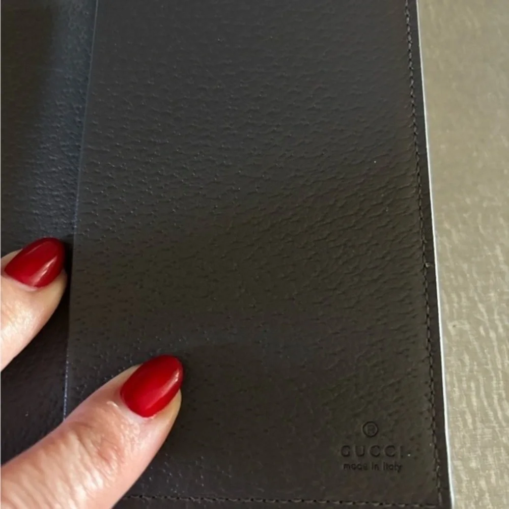 Gucci Leather passport holder/wallet